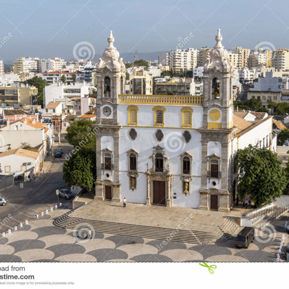 Faro : hoofdstad van de algarve, bezoek ook de eilandjes rond de stad op 50 km.