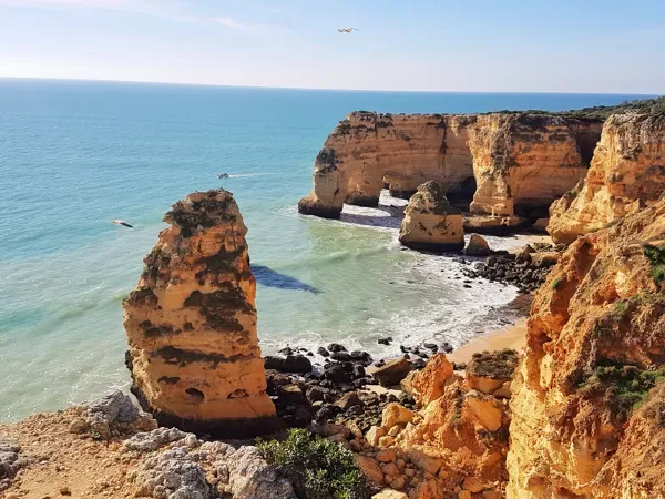 Lagoa : praia da marinha op 9 km