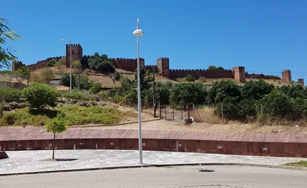 Silves : oude Moorse stad met prachtig kasteel op 20 km