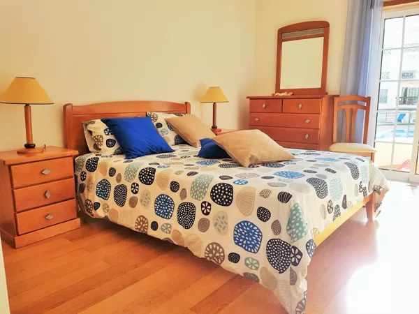 Première chambre (15 m2) avec air conditionné froid/chaud.