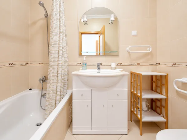 2ième salle de bainDeux salles de bains complètes offrent davantage de confort et d’intimité, particulièrement appréciables pour les familles ou deux couples.

