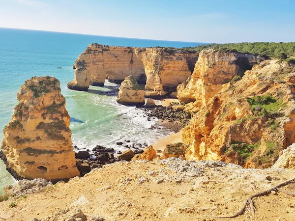 Lagoa "praia da marinha" à 9 km.